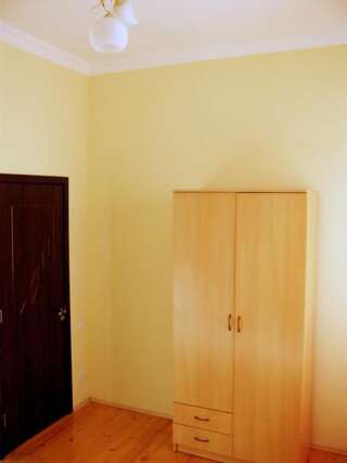 Гостевой дом Guesthouse Lenjeri Местиа Двухместный номер эконом-класса с 2 отдельными кроватями и общей ванной комнатой-14