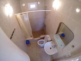Гостевой дом Guesthouse Lenjeri Местиа Двухместный номер эконом-класса с 2 отдельными кроватями и общей ванной комнатой-31